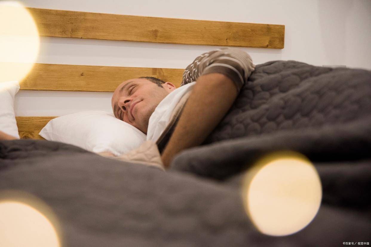8小时睡眠论可能是错的！盲目追求睡够8小时，或许会产生巨大压力 